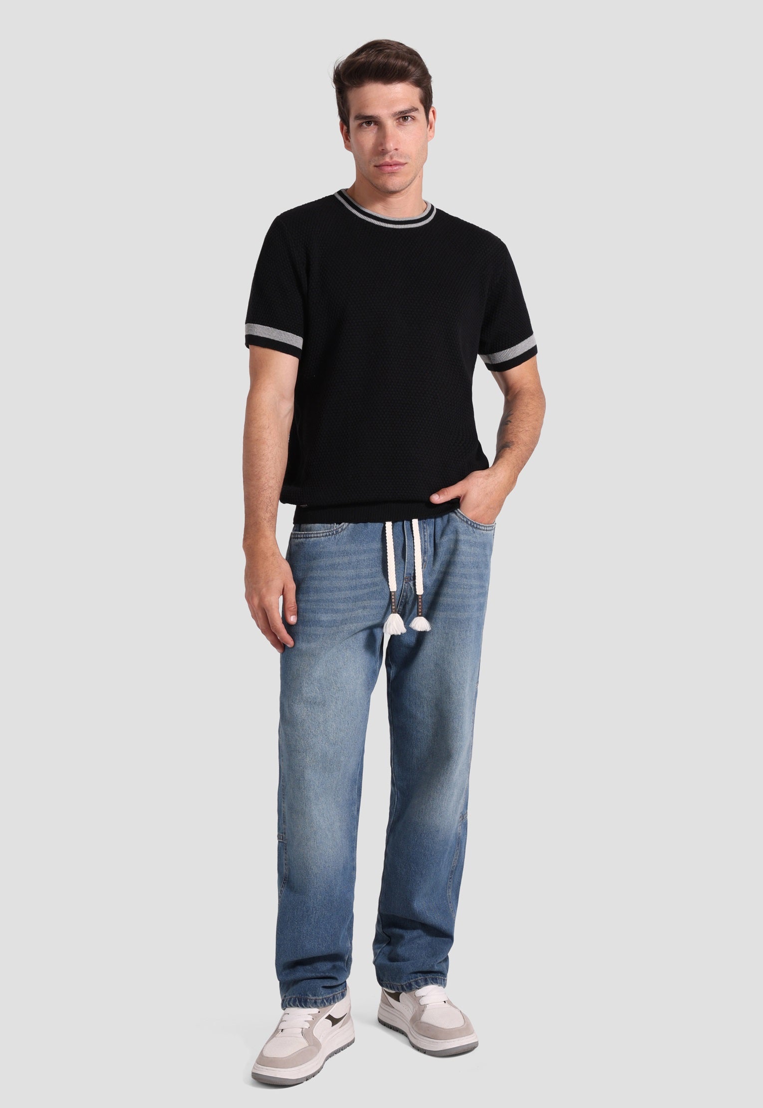 black crew neck knitted t-shirt