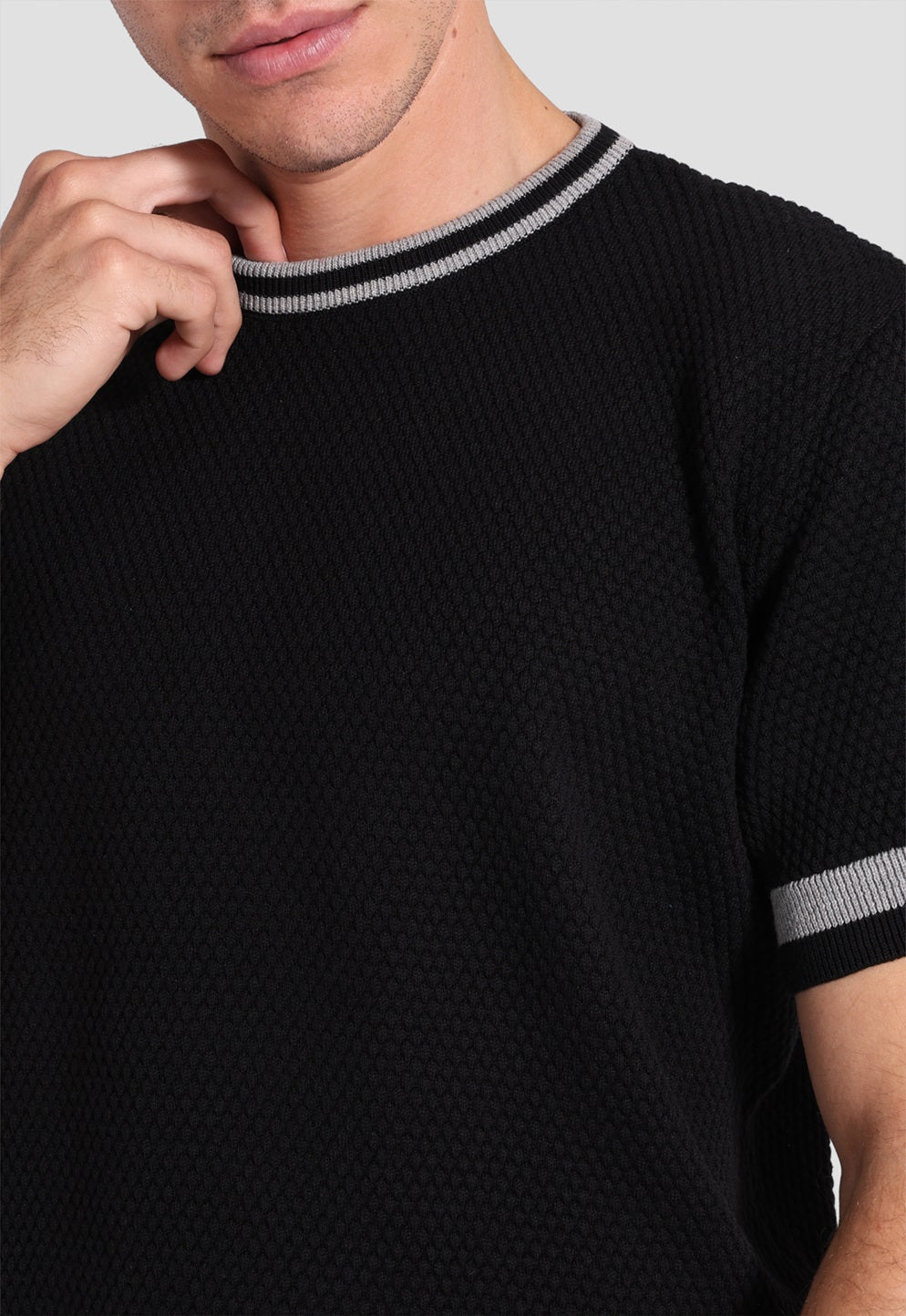black crew neck knitted t-shirt