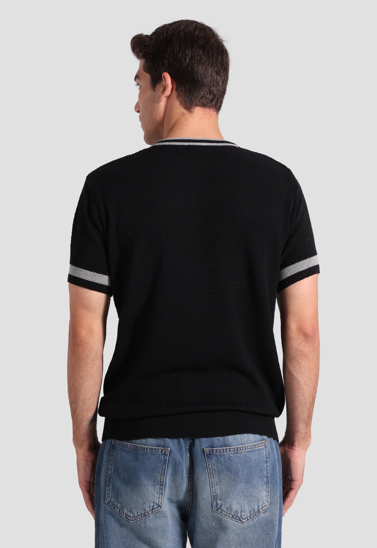 black crew neck knitted t-shirt