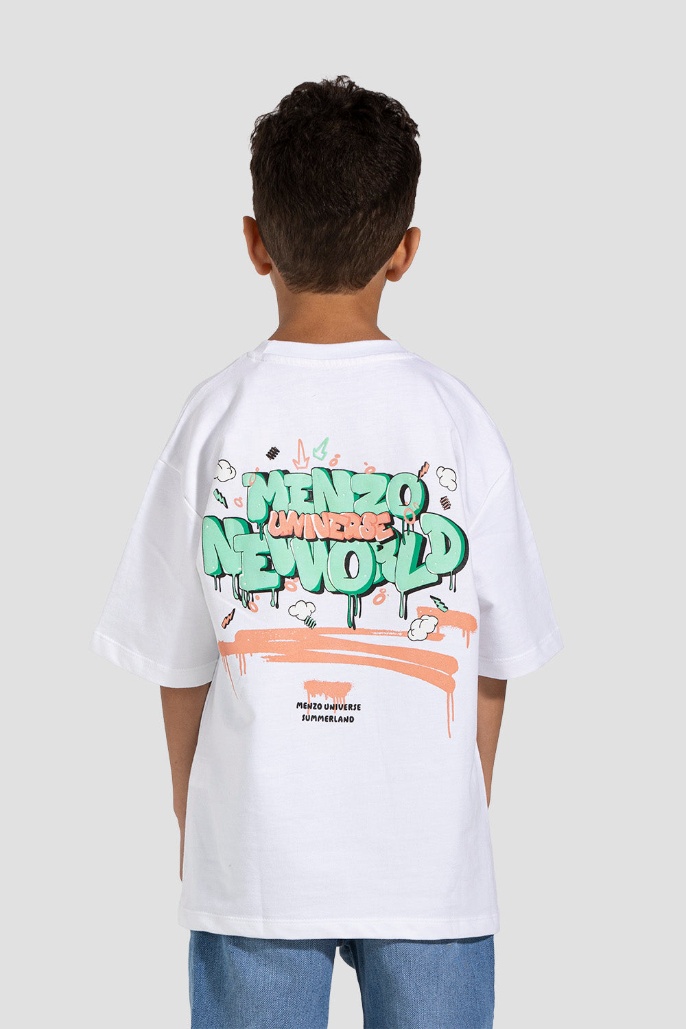 white crew neck t-shirt