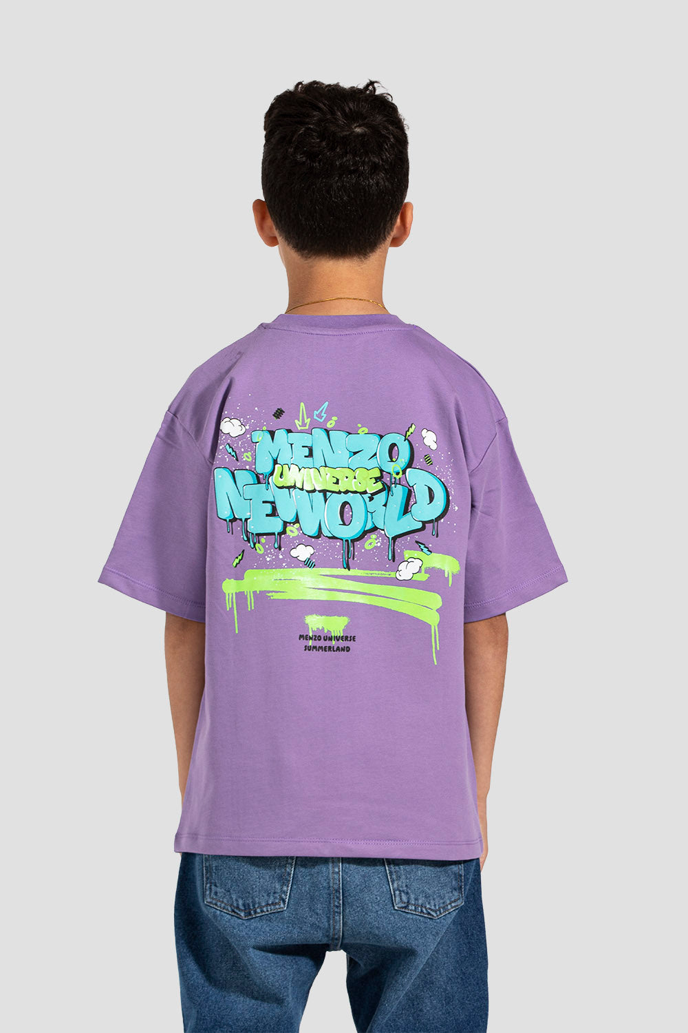 white crew neck t-shirt