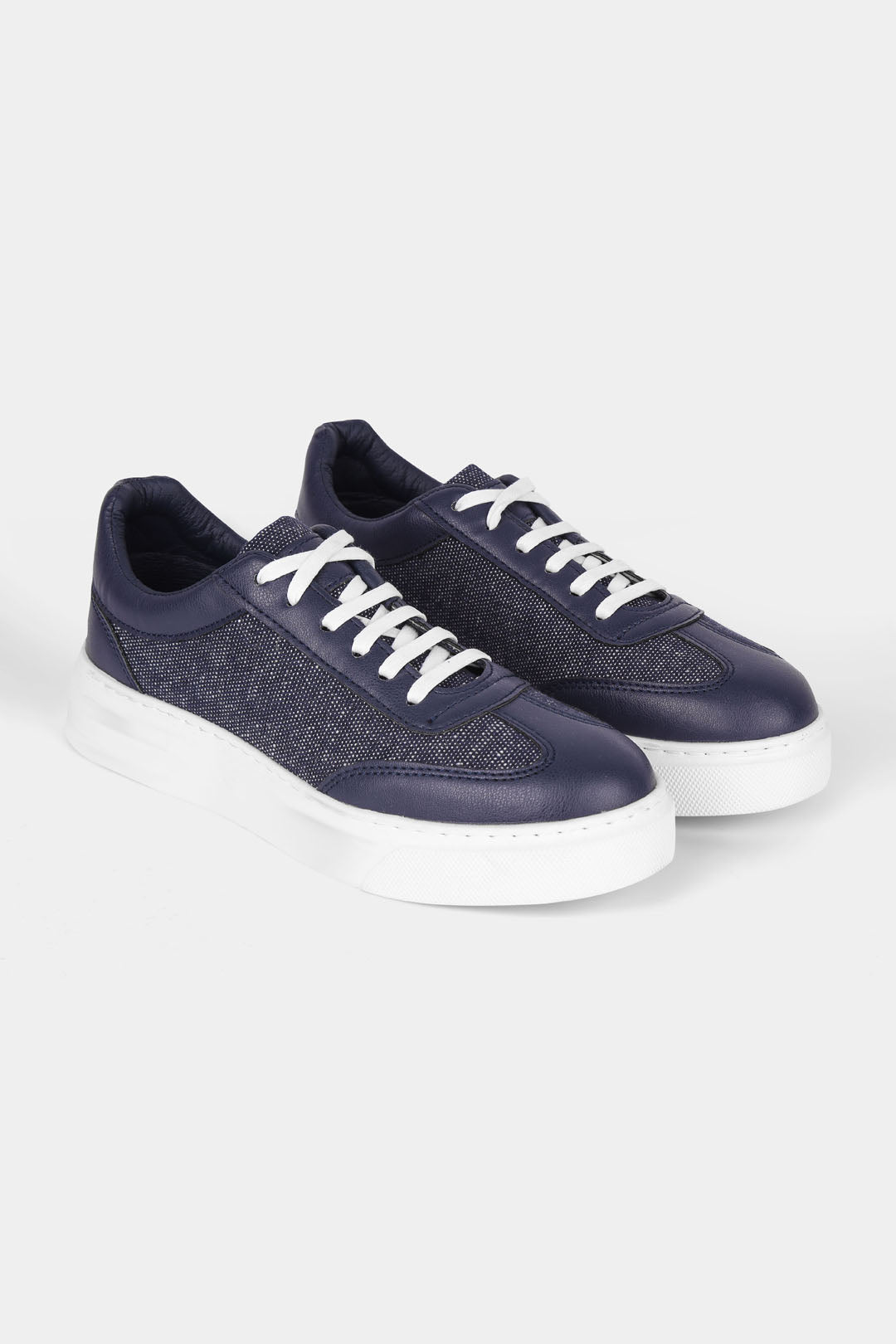 casual shoes