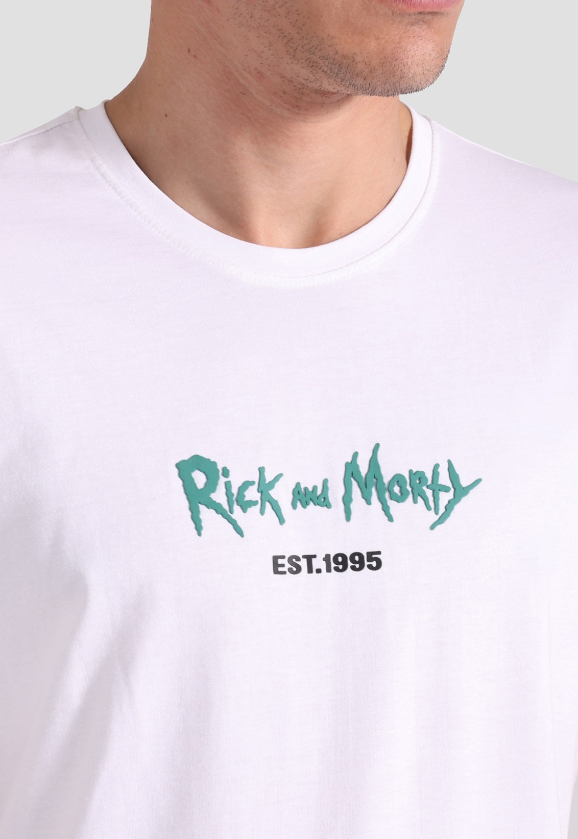 white crew neck pinted t-shirt