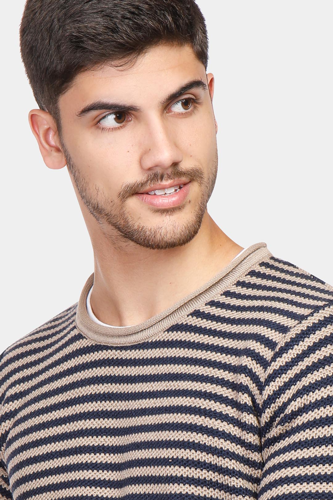 البيج طاقم الرقبة السترة